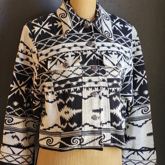 Flashback large black and white Aztec print cropped jacket - Picture 2 of 7